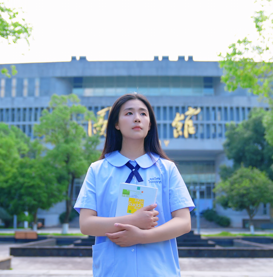 图书馆沉静氛围图