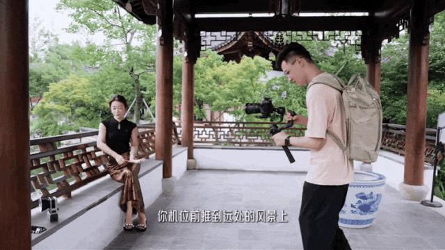 飞宇蝎子3前推转景运镜 飞宇蝎子3前推运镜由新中式模特过渡到远方公园风景